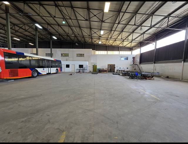 7,559M² FACTORY TO LET IN ROBERTSHAM